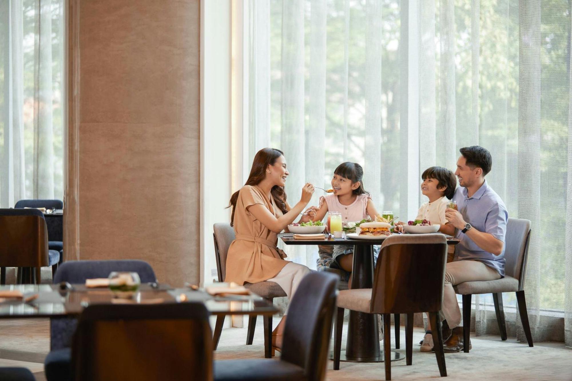 Sheraton Grand Jakarta Gandaria City Hotel Exterior foto
